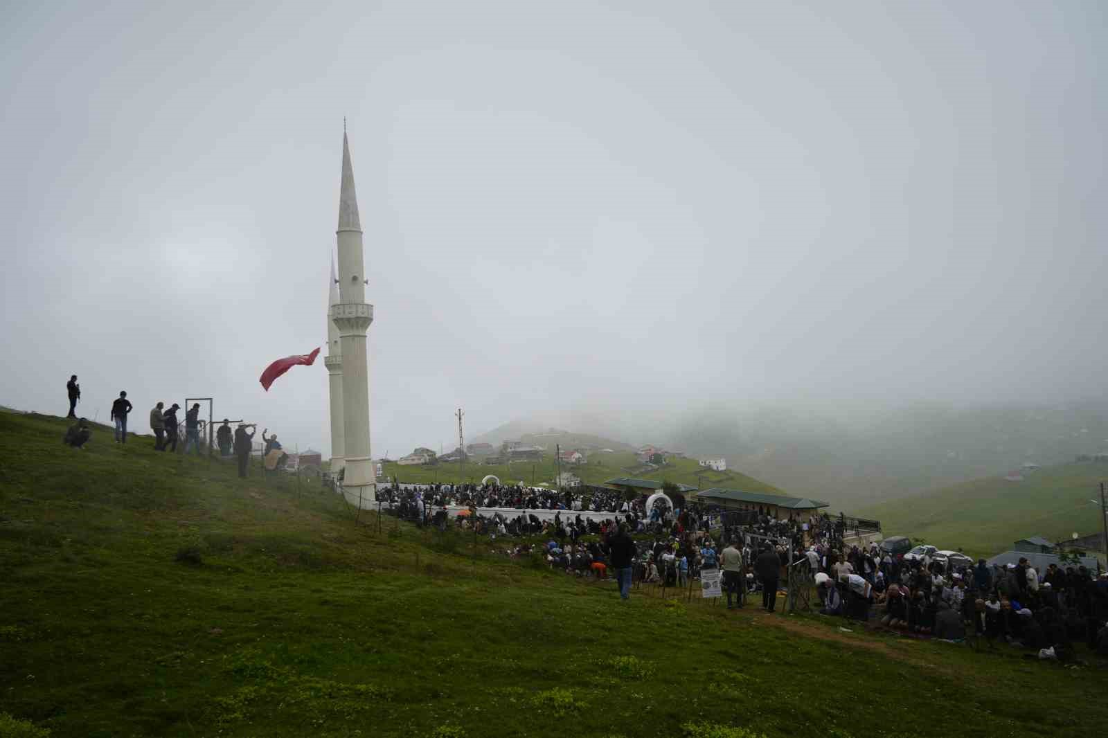 Binlerce kişi Kadırga Yaylası’nda Otçu Şenliği için bir araya geldi
