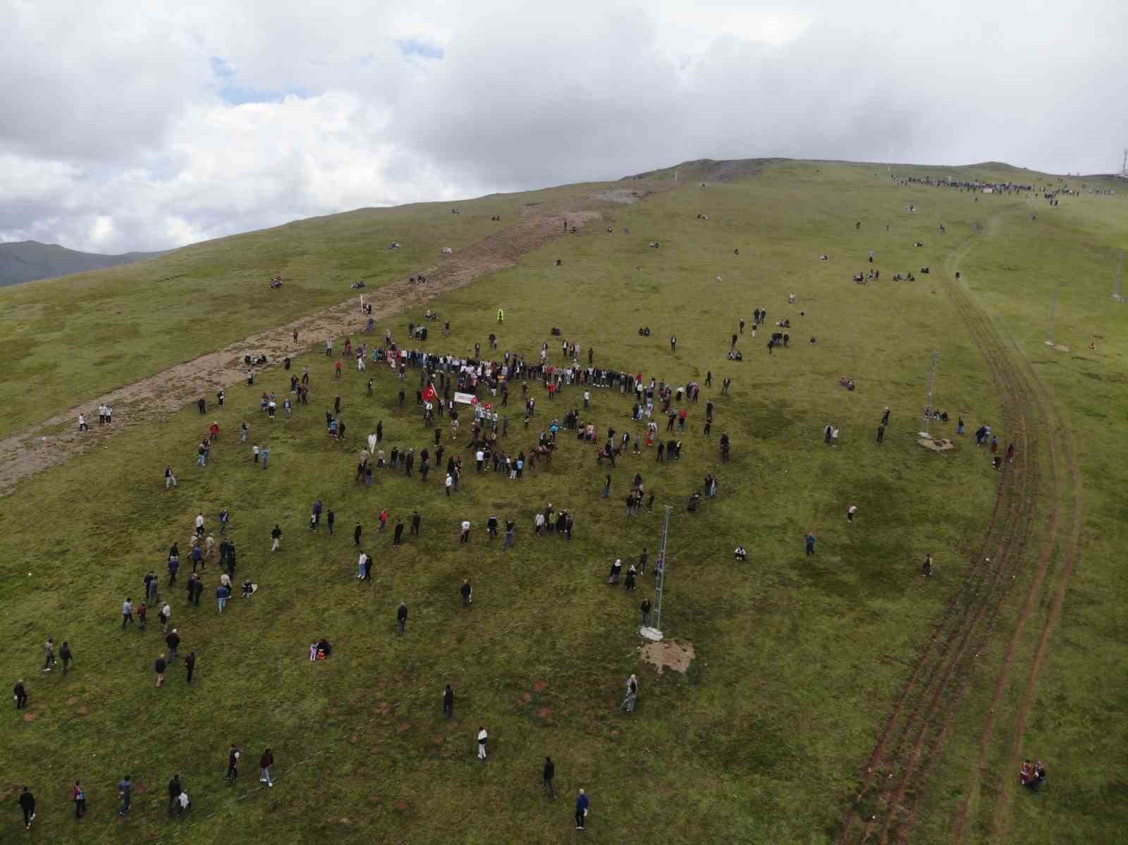 Binlerce kişi Kadırga Yaylası’nda Otçu Şenliği için bir araya geldi
