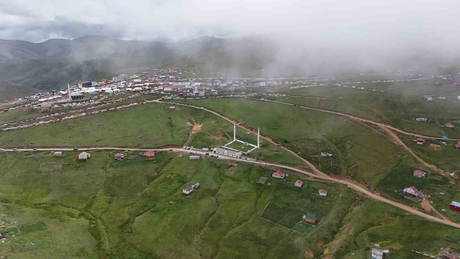 Binlerce kişi Kadırga Yaylası’nda Otçu Şenliği için bir araya geldi
