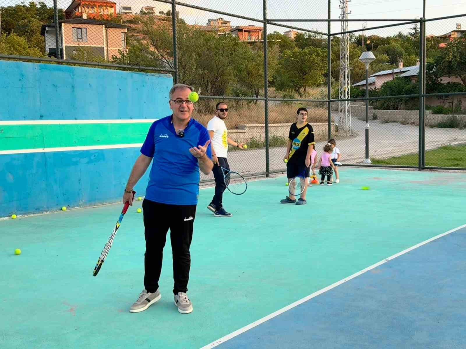 Başkan Özdoğan: “Tenis kurslarımız her yaşa hitap ediyor”
