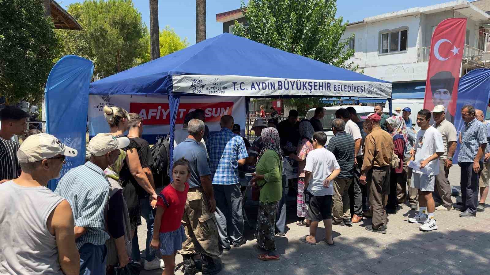 Aydın Büyükşehir Belediyesi’nden vatandaşlara aşure ikramı
