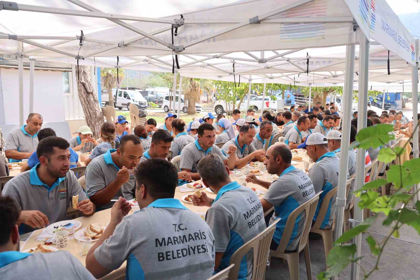 Başkan Ünlü temizlik emekçilerini dinledi
