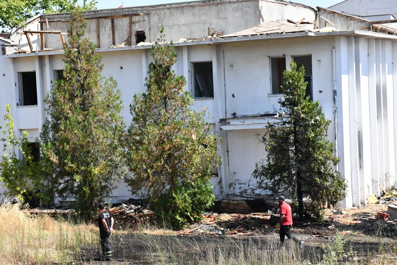 Kırklareli’nde eski hastane bahçesinde yangın
