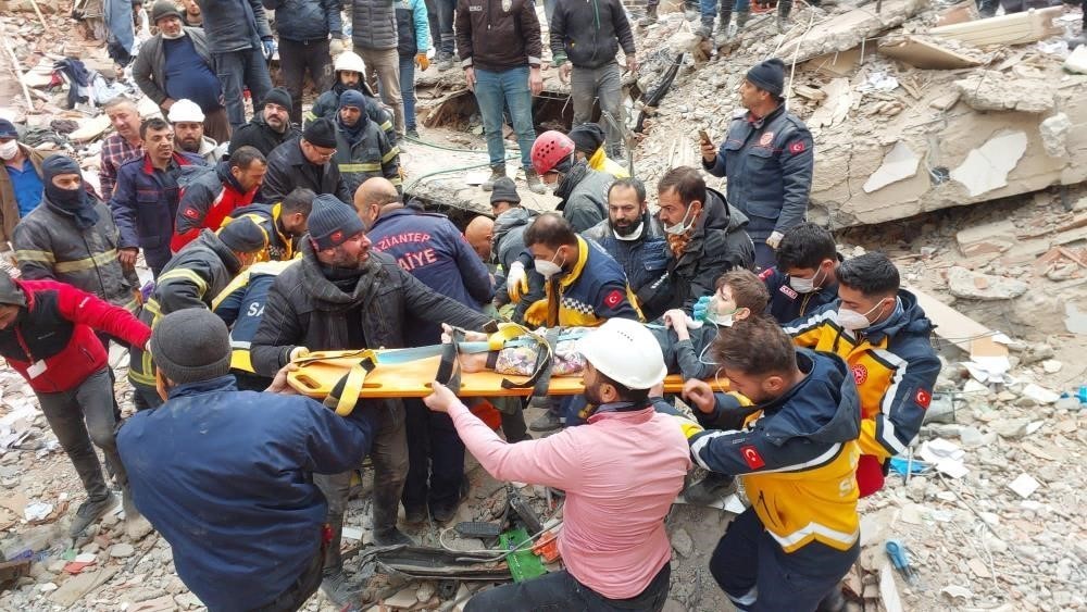 Depremde 51 kişinin öldüğü Furkan Apartmanı davasında karar çıktı, adliyede ortalık karıştı
