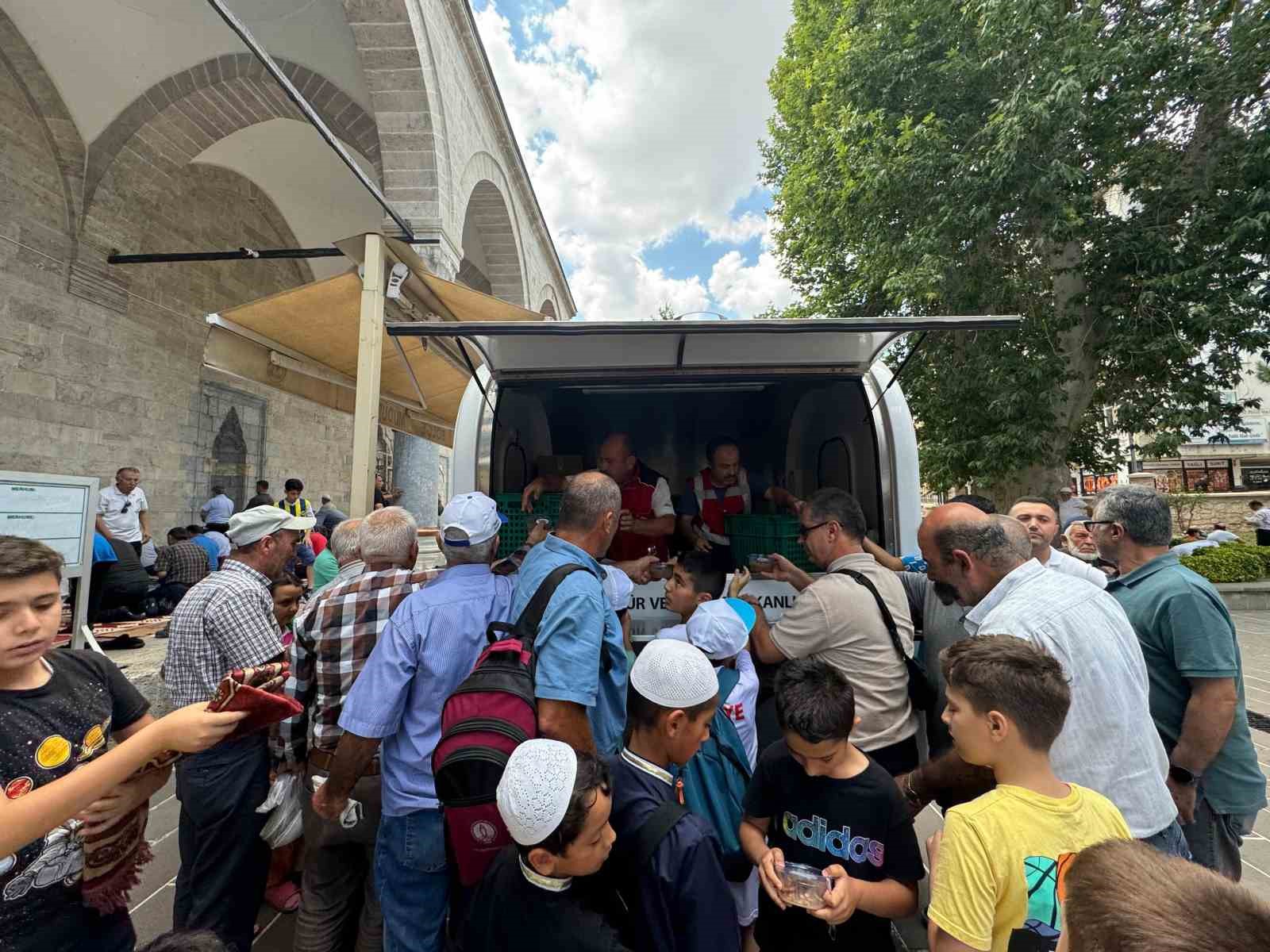 Tokat’ta Muharrem Ayı coşkusu: 5 camide aşure dağıtıldı
