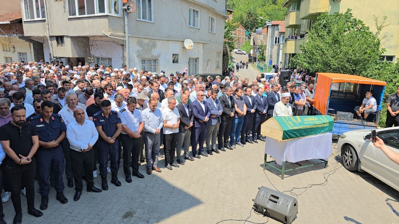 Eski Belediye Başkanı Şık toprağa verildi
