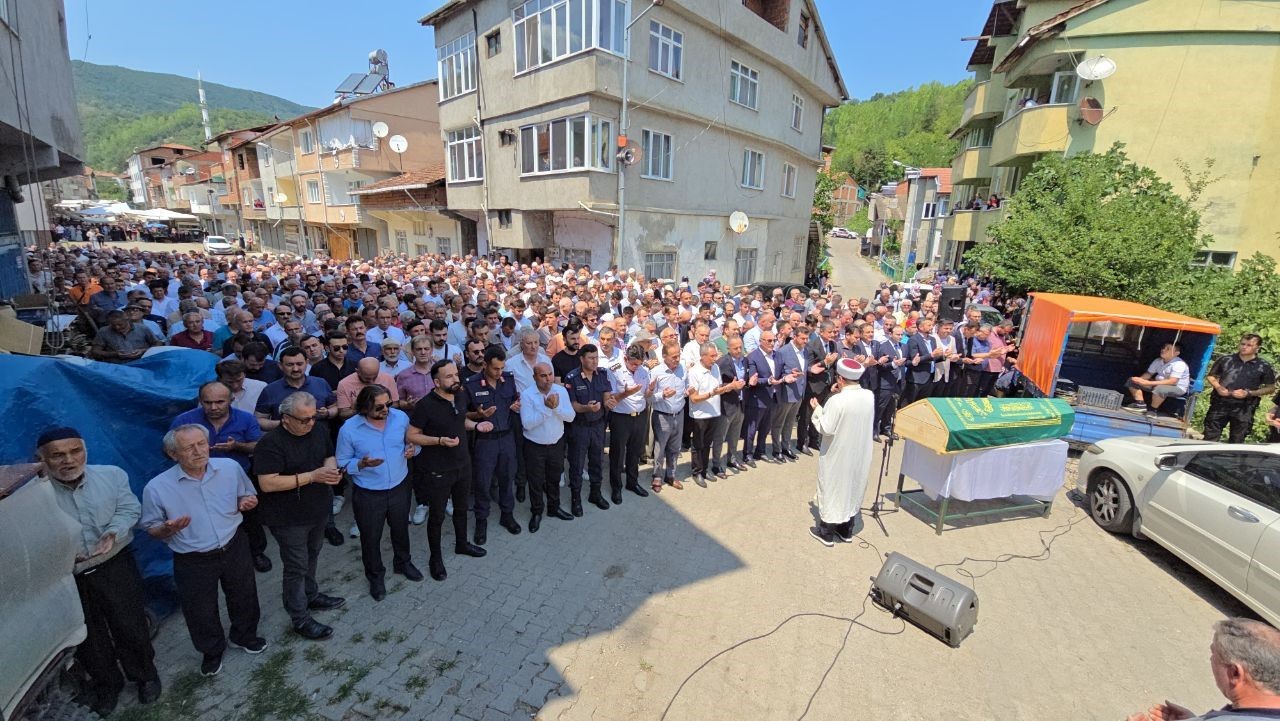 Eski Belediye Başkanı Şık toprağa verildi
