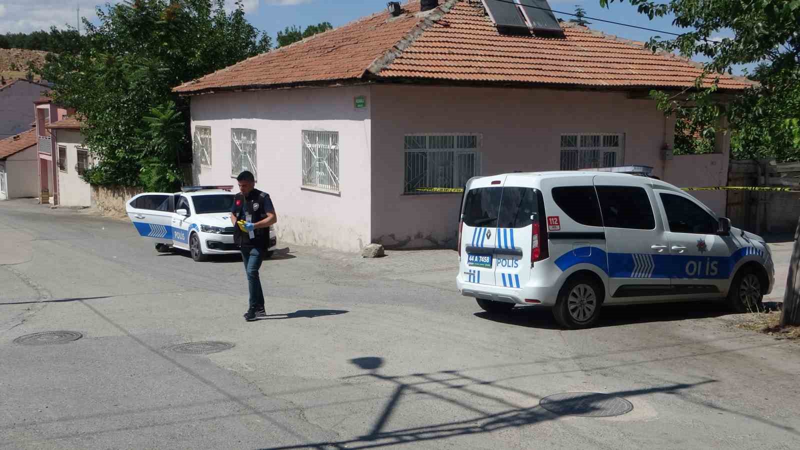 Pompalı tüfekle yaraladığı husumetlisini özel aracıyla hastaneye götürdü
