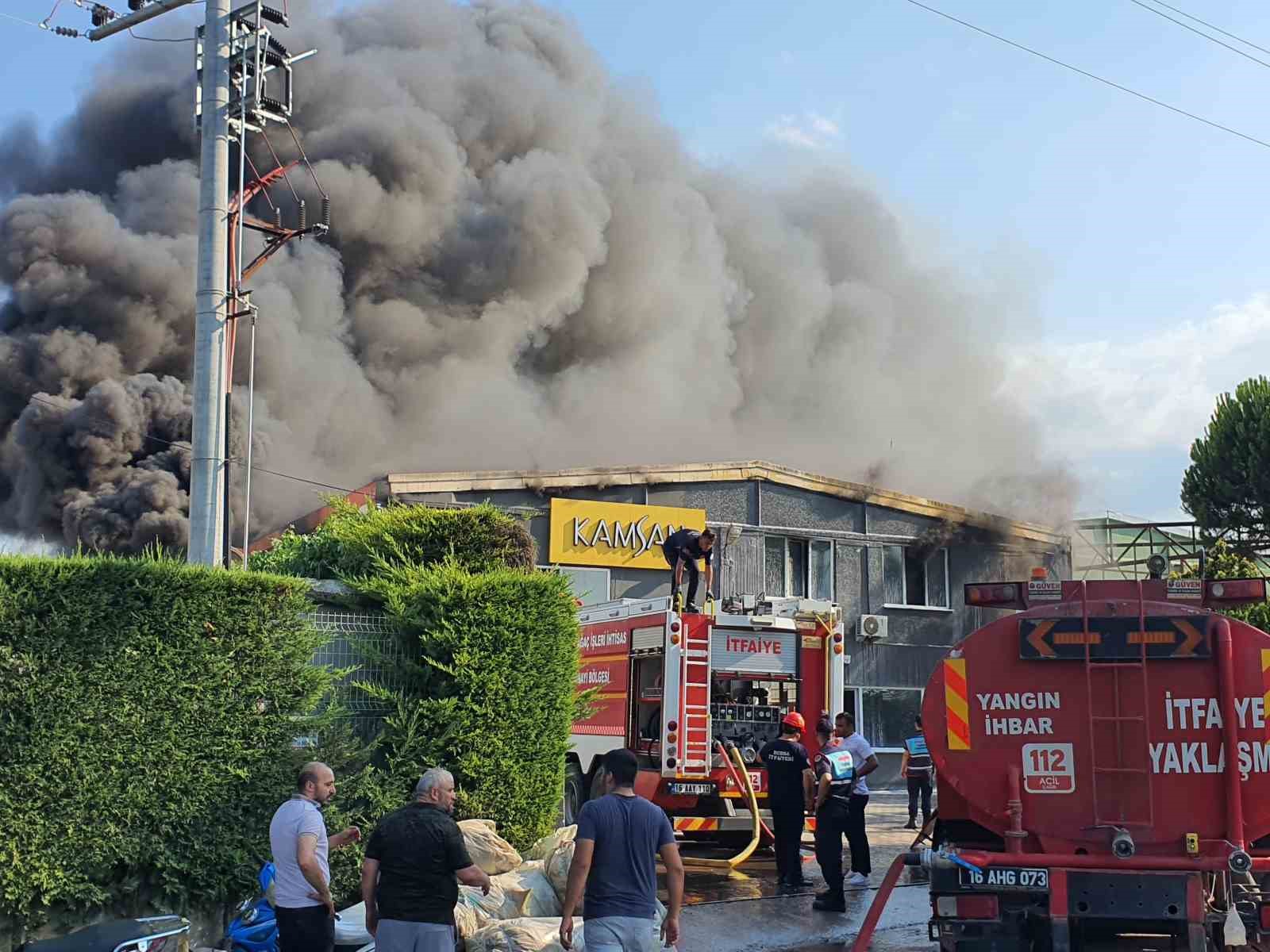 Bursa’da sandalye fabrikasında yangın
