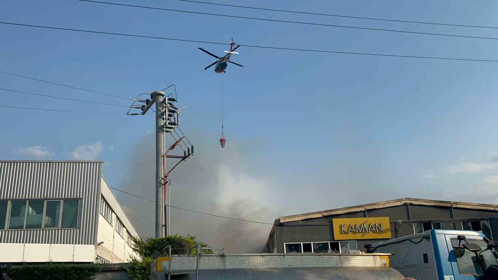 Sandalye fabrikasındaki yangının boyutu dron ile görüntülendi
