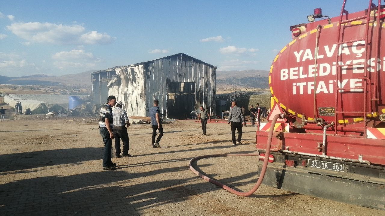 Isparta’da gübre deposunda çıkan yangın söndürüldü
