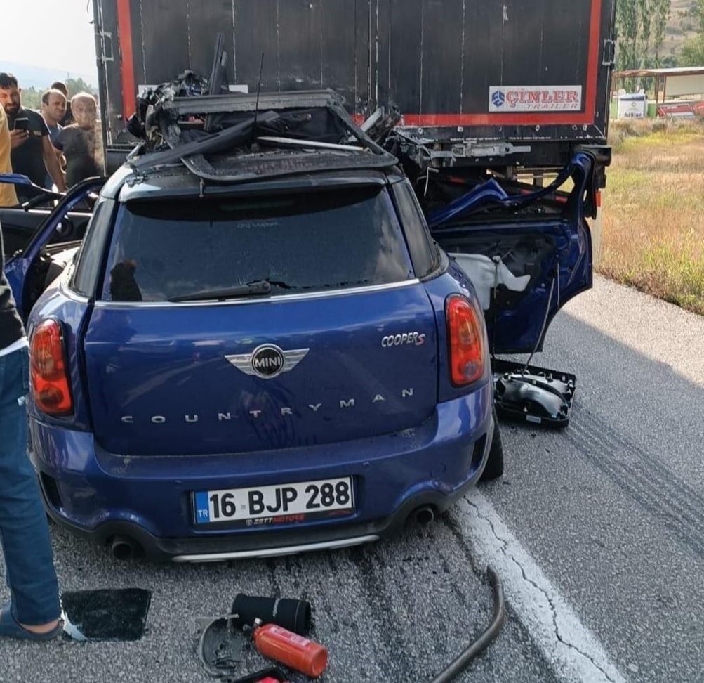 24Erzincanspor Kulüp Başkanı Akyürek’in avukat kızı trafik kazasında hayatını kaybetti
