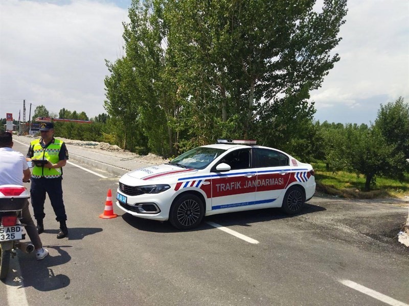 Erciş’te polis ve jandarmadan eş zamanlı ortak uygulama
