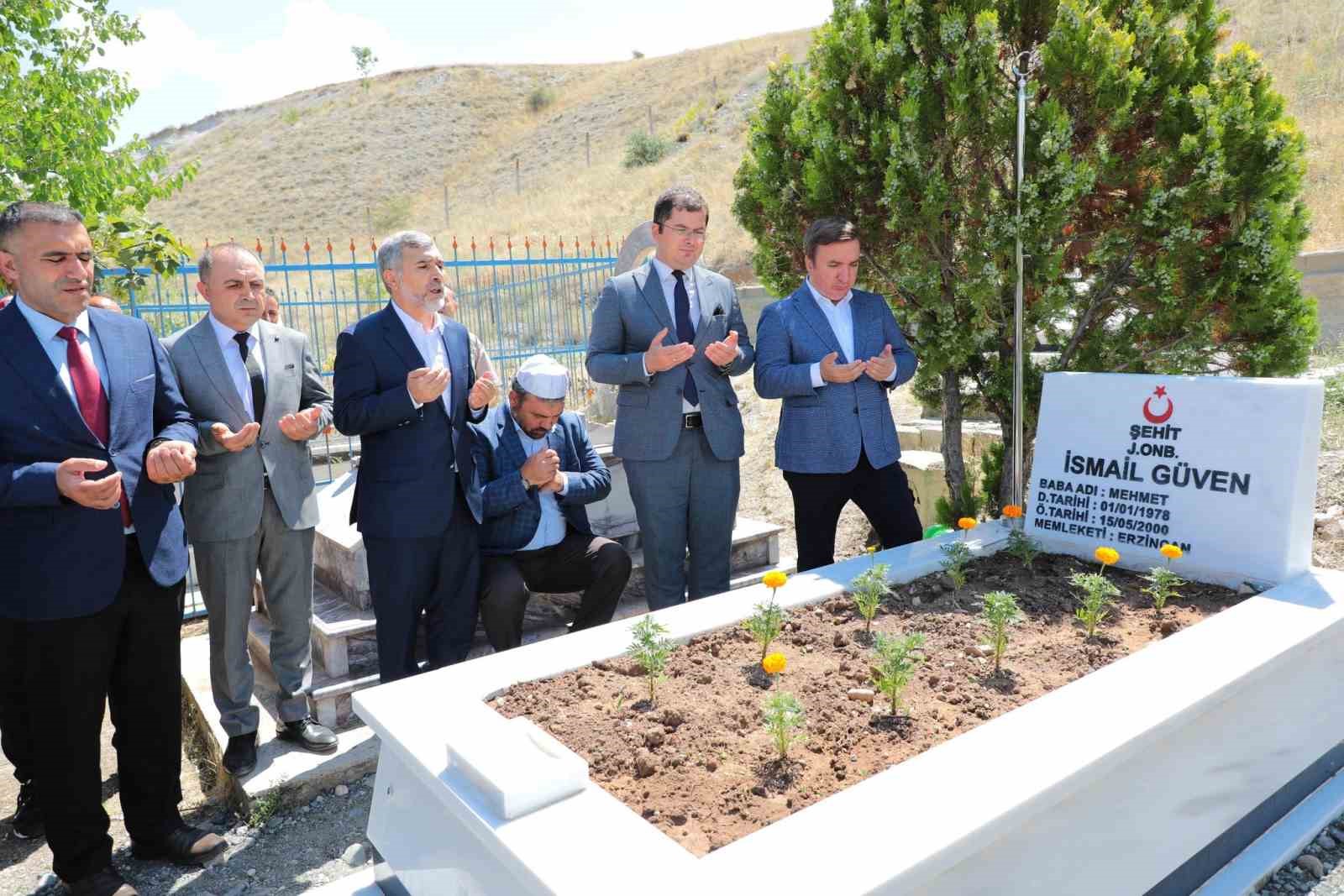 Şehit İsmail Güven’e bayrak asma merasimi düzenlendi
