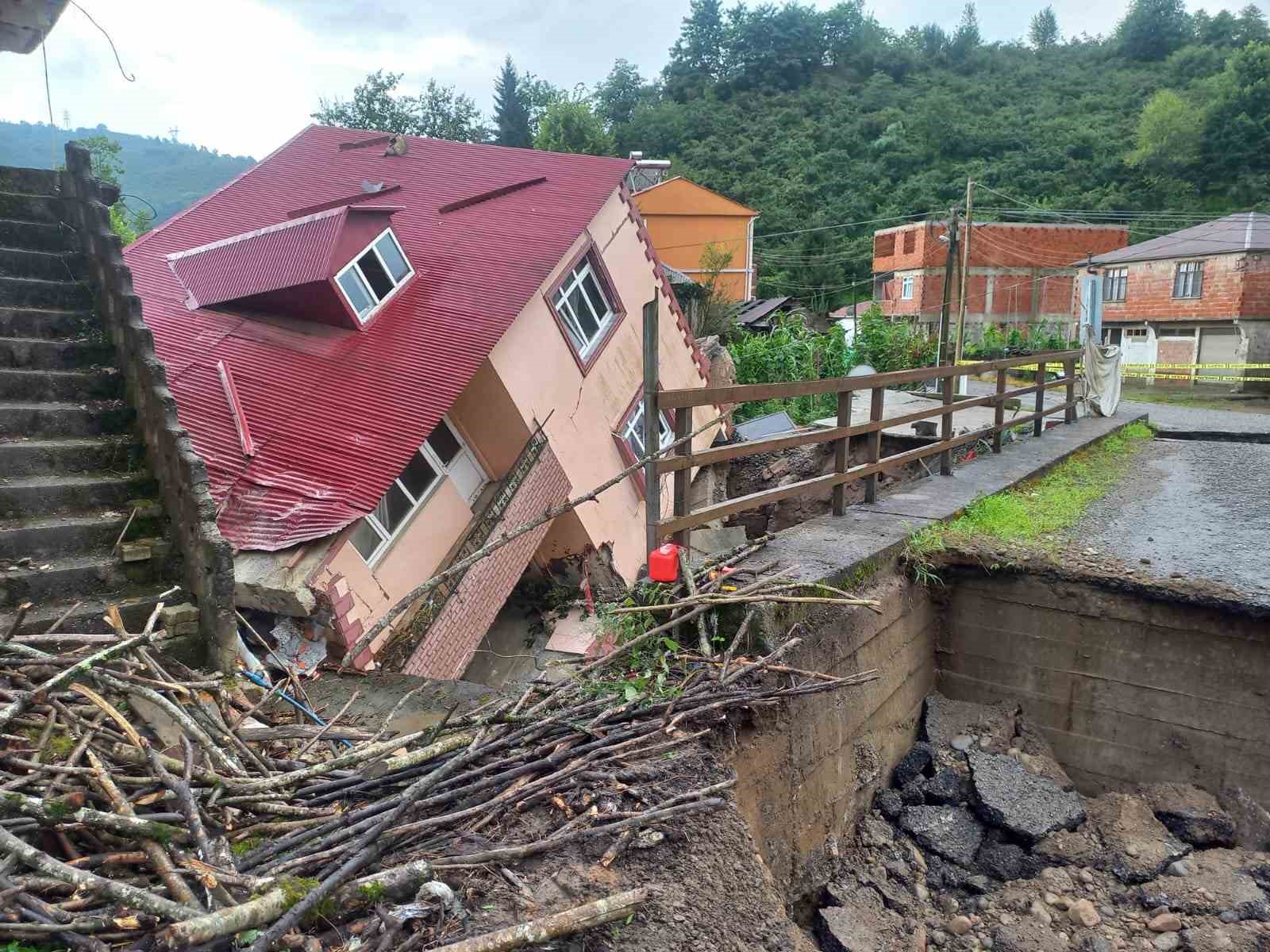 Giresun’da şiddetli yağışlar sel ve heyelanlara neden oldu
