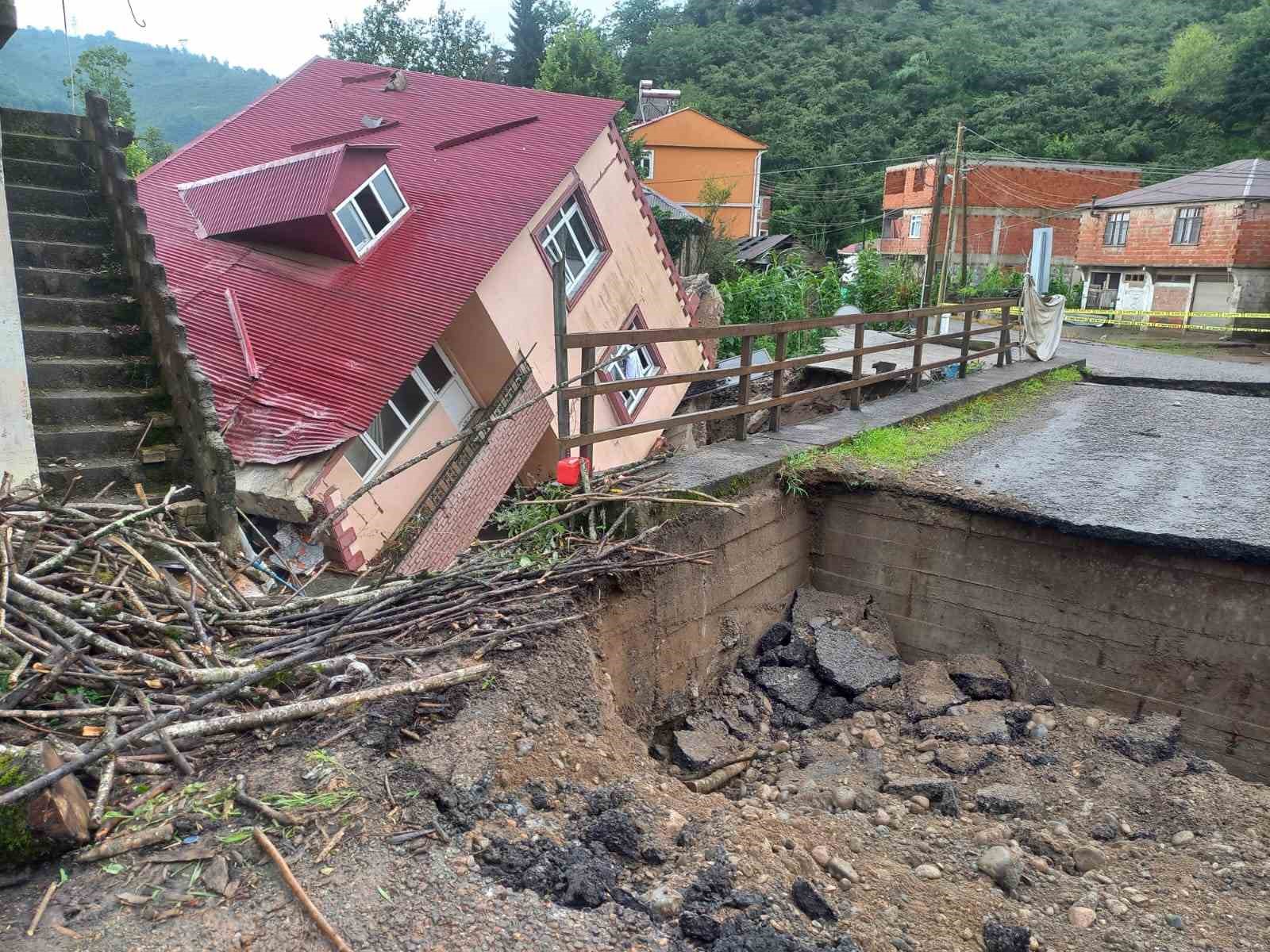 Giresun’da şiddetli yağışlar sel ve heyelanlara neden oldu
