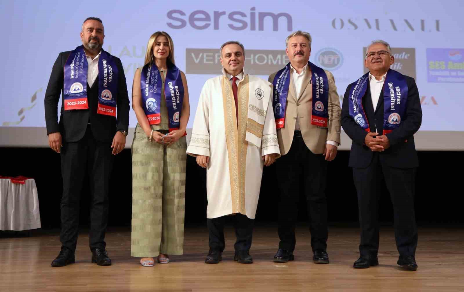 ERÜ’de Lisansüstü Mezuniyet sevinci yaşandı
