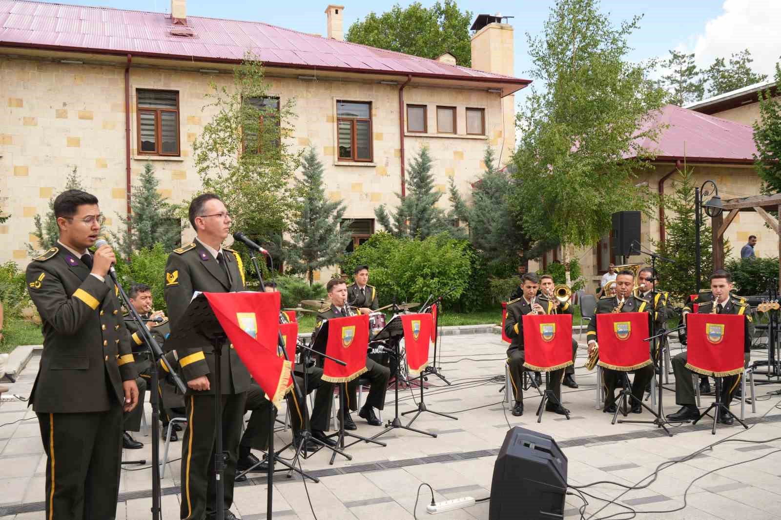 3. Ordu Bölge Bando Komutanlığından anlamlı konser
