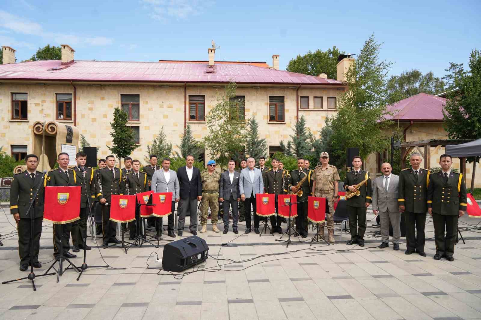 3. Ordu Bölge Bando Komutanlığından anlamlı konser
