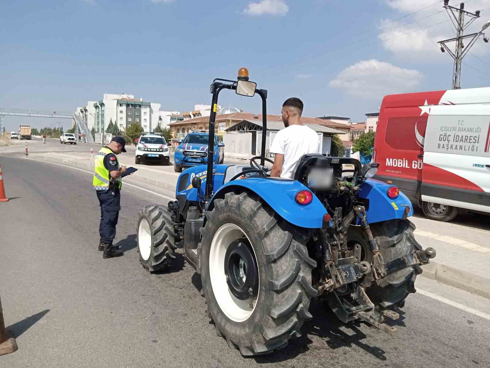 Traktör sürücülerine Jandarmadan özel denetim
