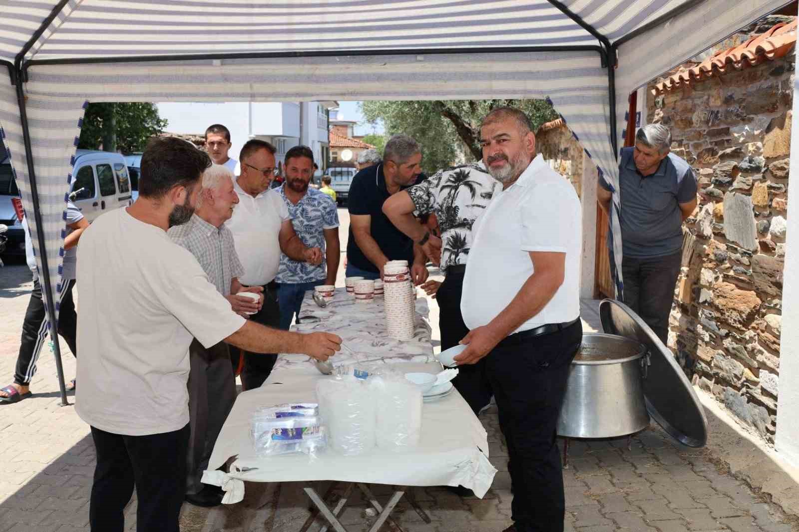 Karacasu Kaymakamı Gündoğdu, aşure hayrına katıldı
