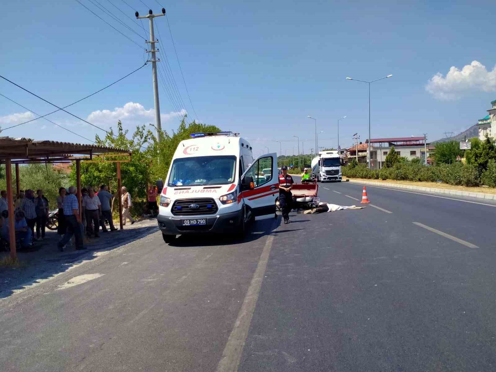 Kamyonla çarpışan motosikletin sürücüsü hayatını kaybetti
