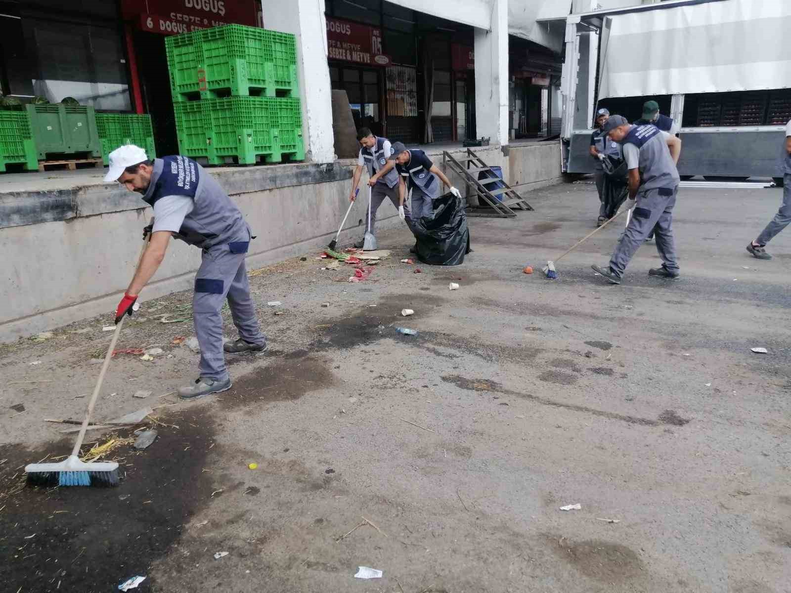 Büyükşehir Hal Kompleksi’nde kapsamlı temizlik çalışması
