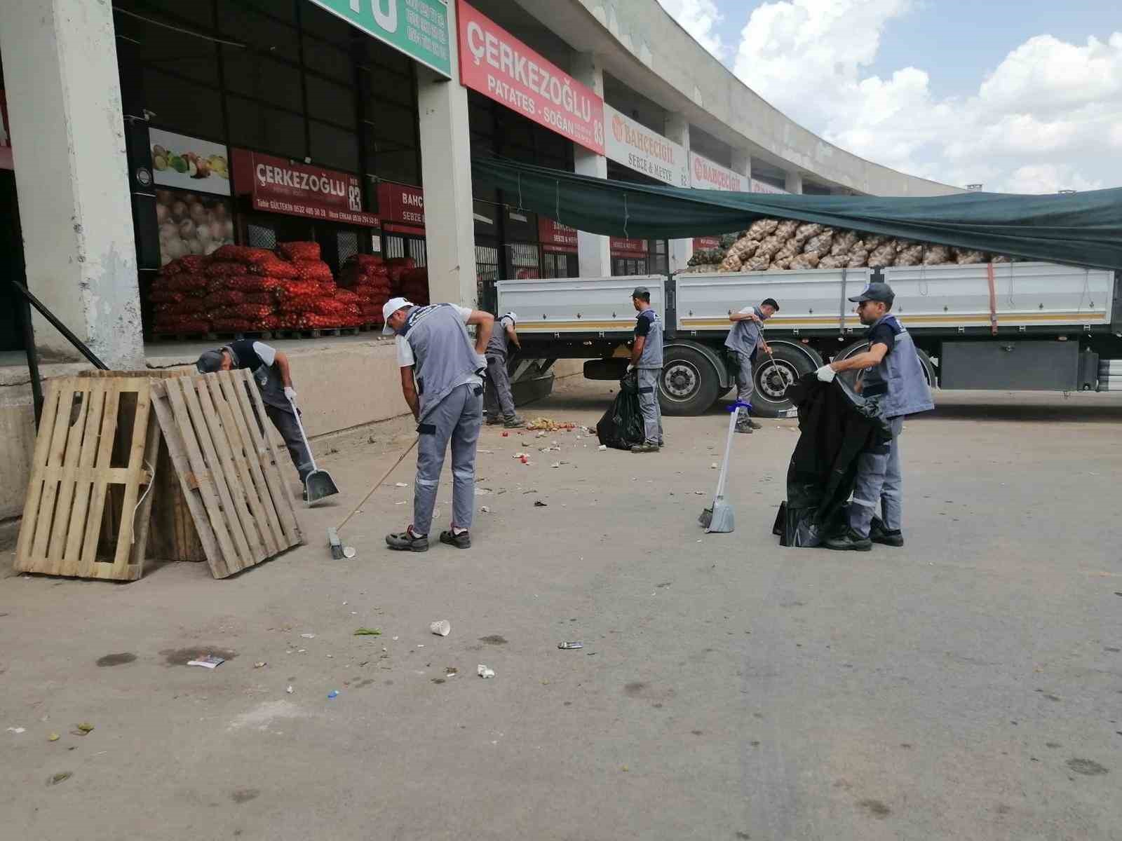 Büyükşehir Hal Kompleksi’nde kapsamlı temizlik çalışması
