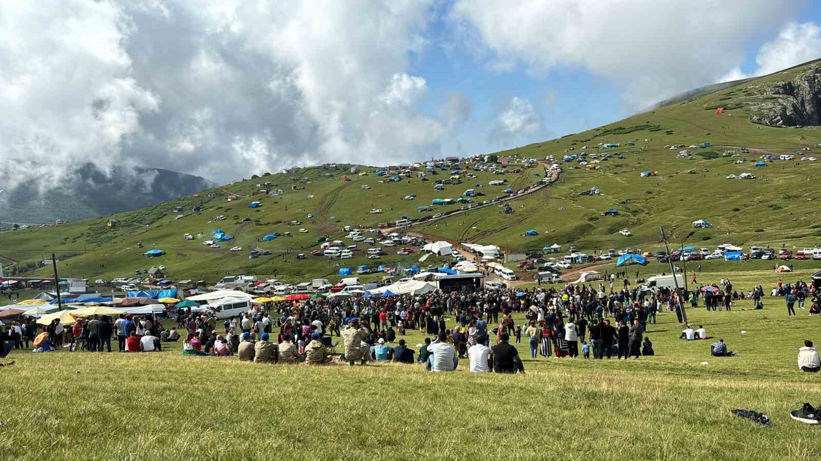 203. Sis Dağı Şenliği için binlerce kişi bir araya geldi
