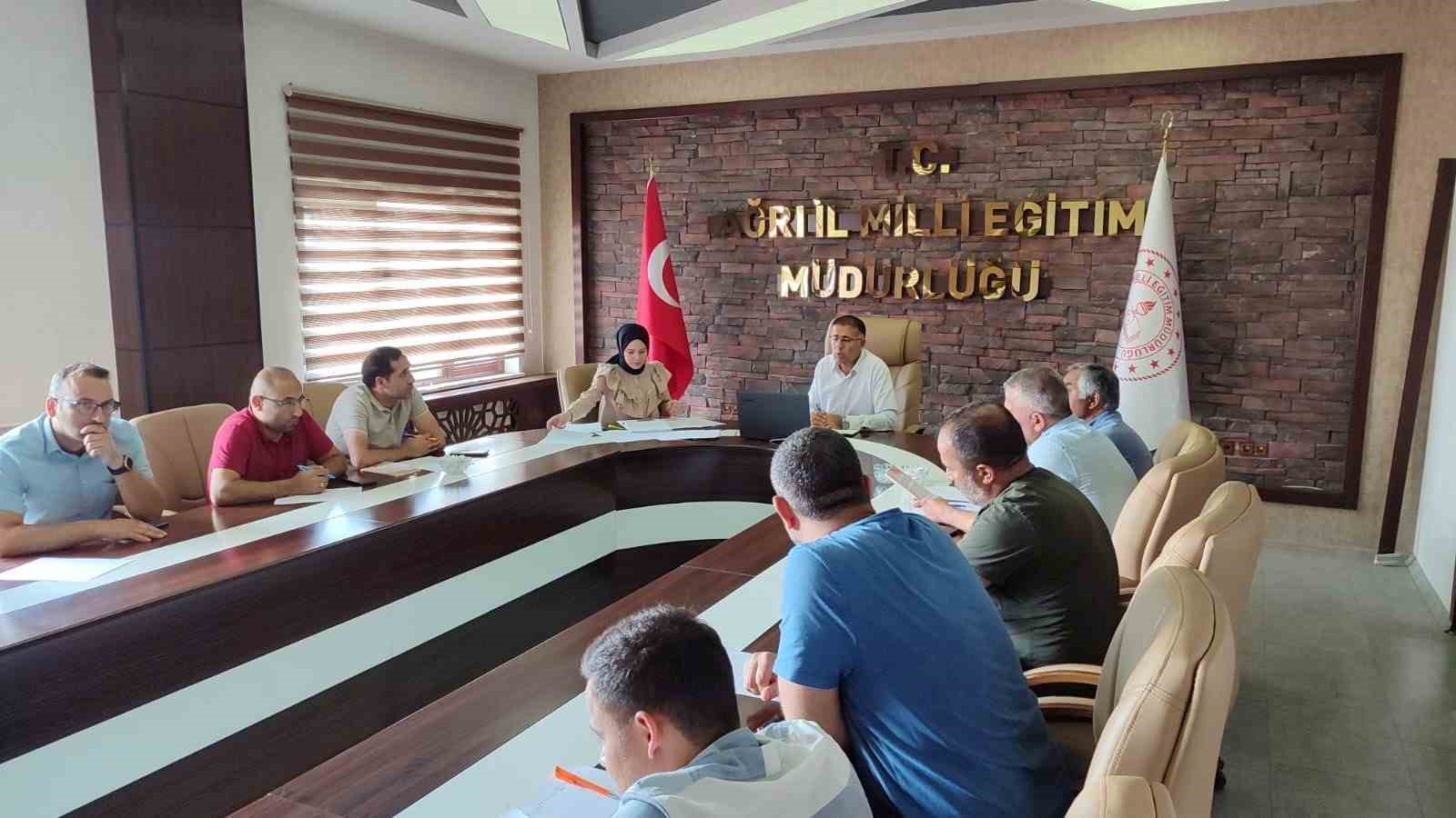 Ağrı’da okul müdürlerine proje bilgilendirme toplantısı düzenlendi
