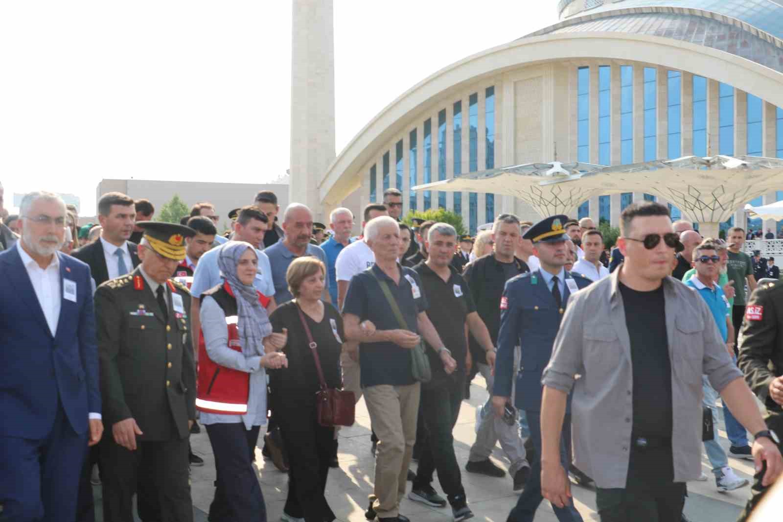 Pençe-Kilit şehidi Yarbay Demirkan son yolculuğuna uğurlandı
