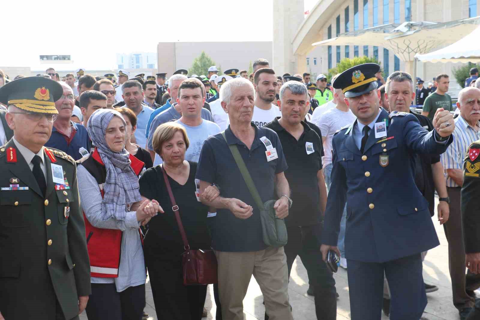 Pençe-Kilit şehidi Yarbay Demirkan son yolculuğuna uğurlandı
