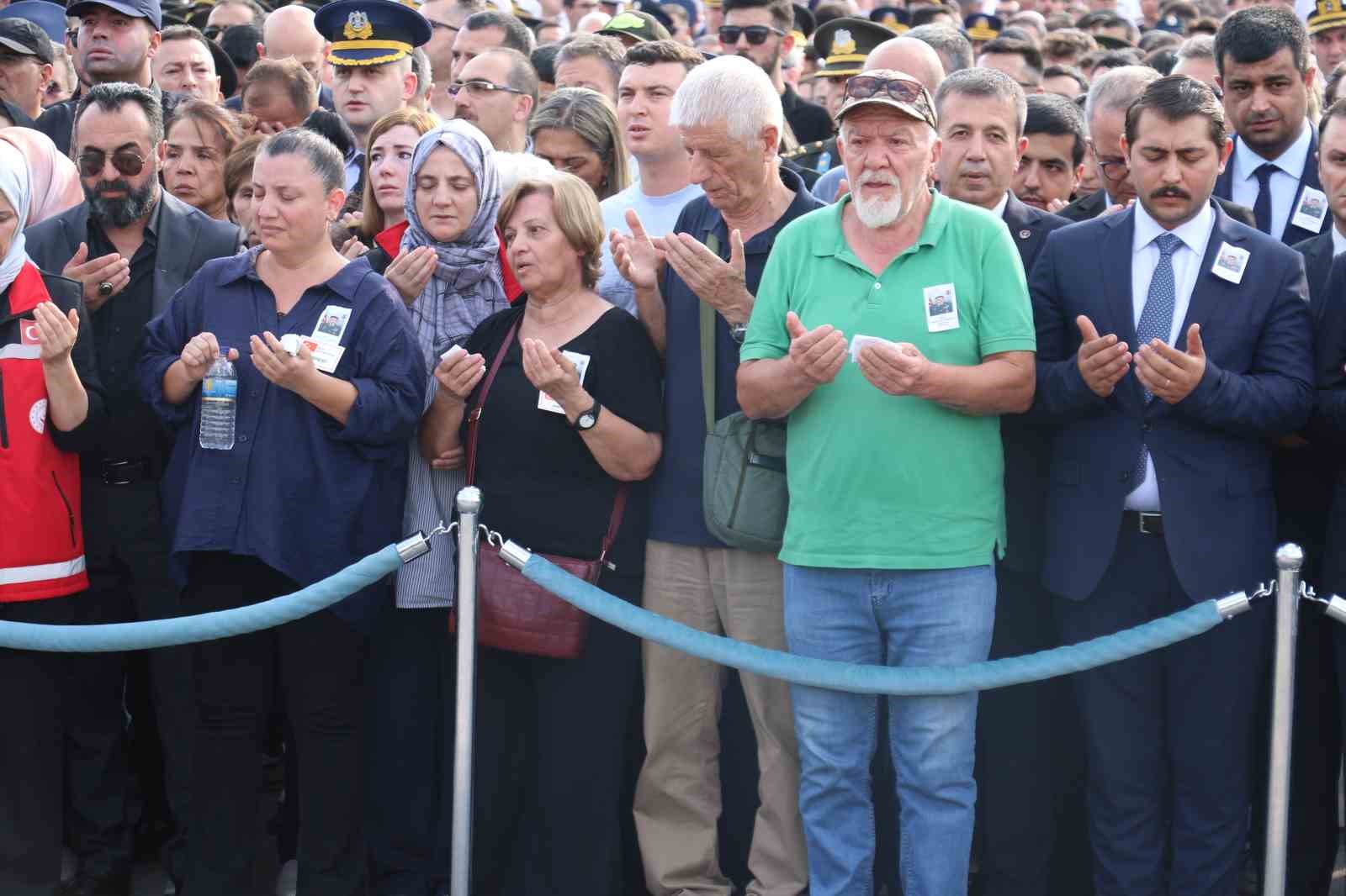 Pençe-Kilit şehidi Yarbay Demirkan son yolculuğuna uğurlandı
