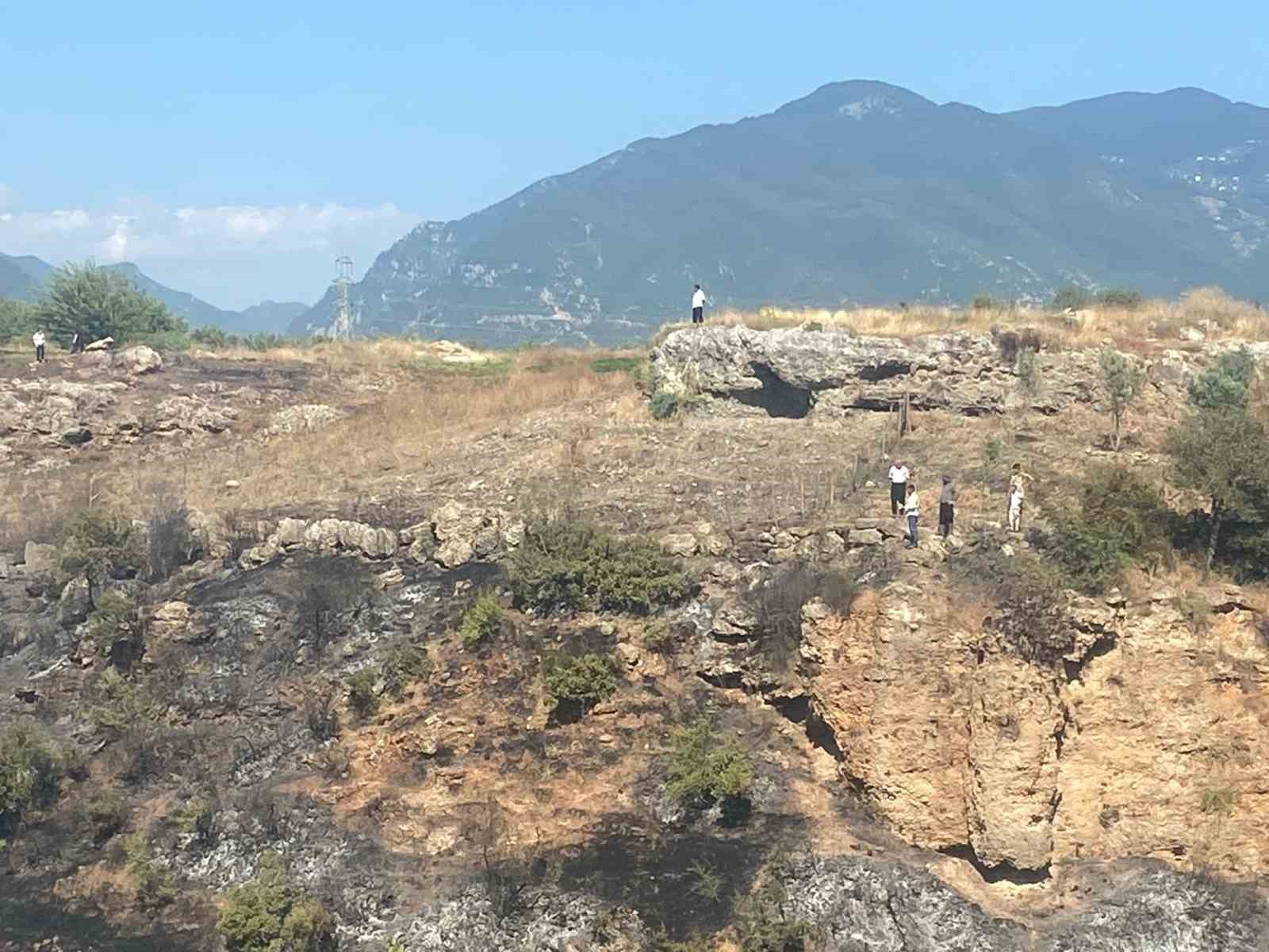 Osmaniye’de makilik alanda çıkan yangın söndürüldü
