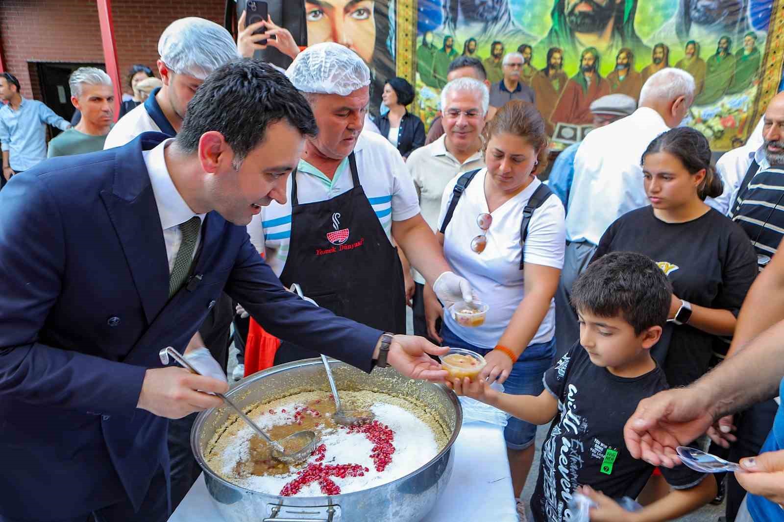 Bayraklı’da aşure bereketi
