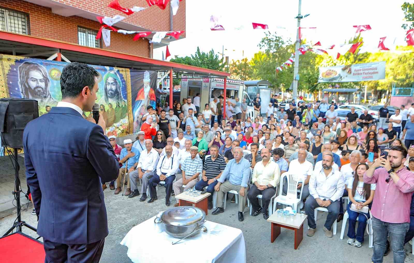 Bayraklı’da aşure bereketi
