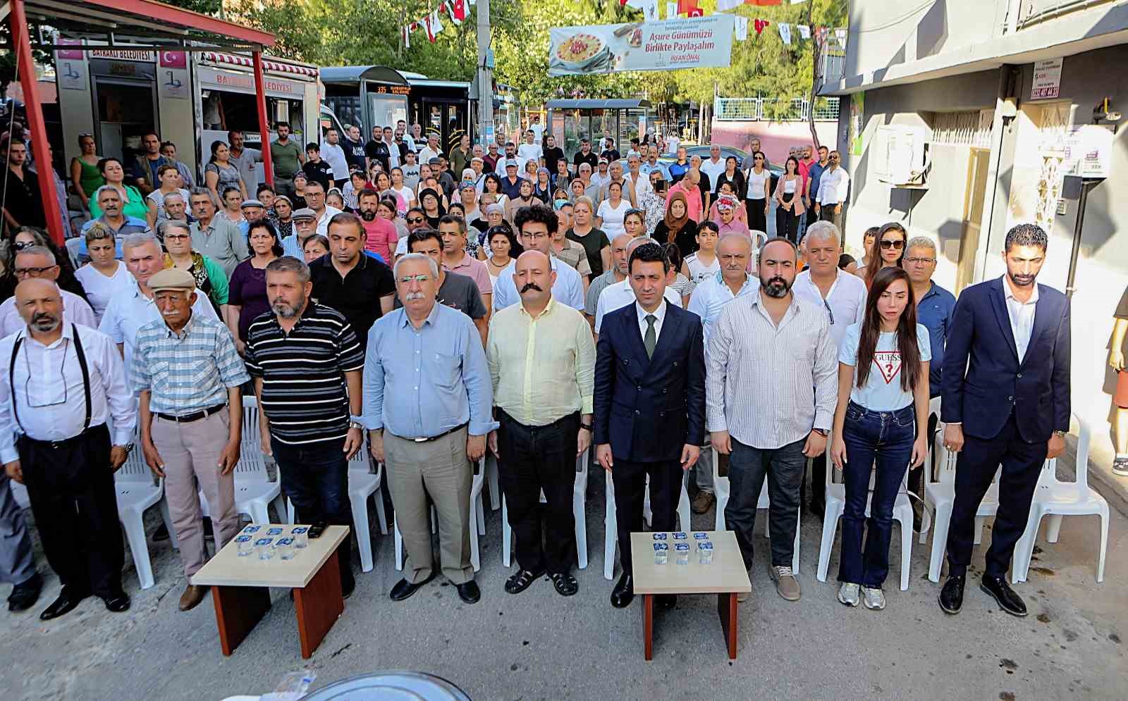 Bayraklı’da aşure bereketi
