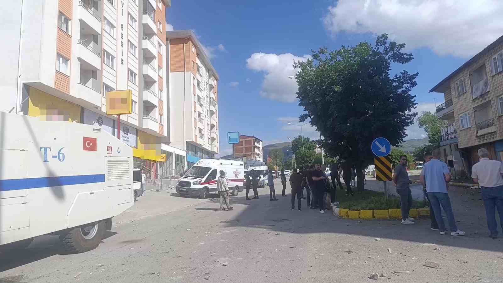 Mahallede husumetli aileler birbirine girdi: 3 yaralı, 7 gözaltı
