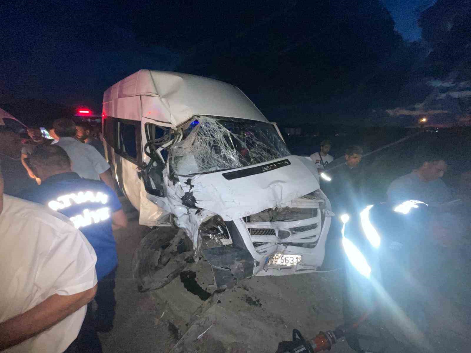 Bitlis’te trafik kazası: 6 aralı
