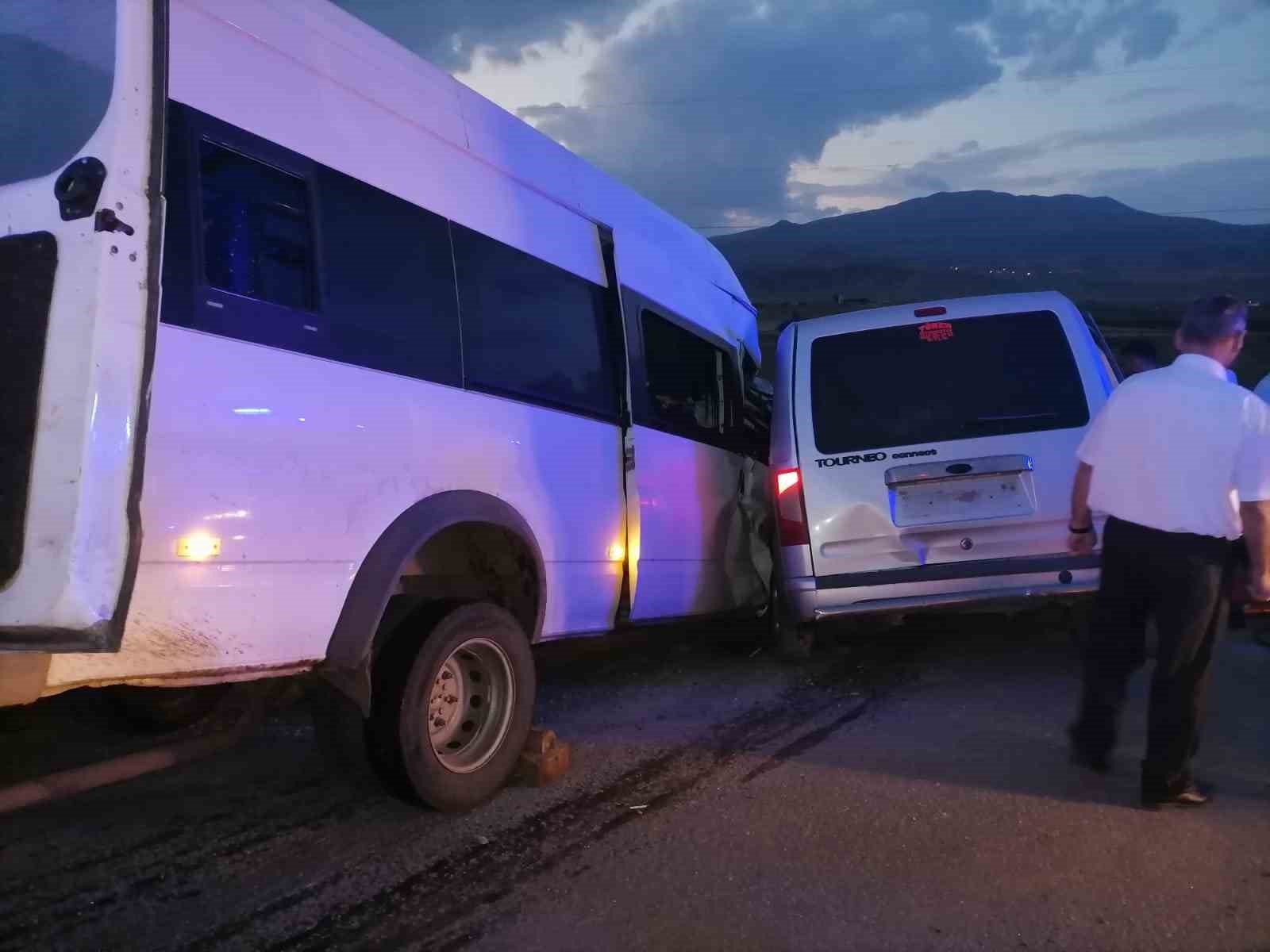 Bitlis’te trafik kazası: 6 aralı
