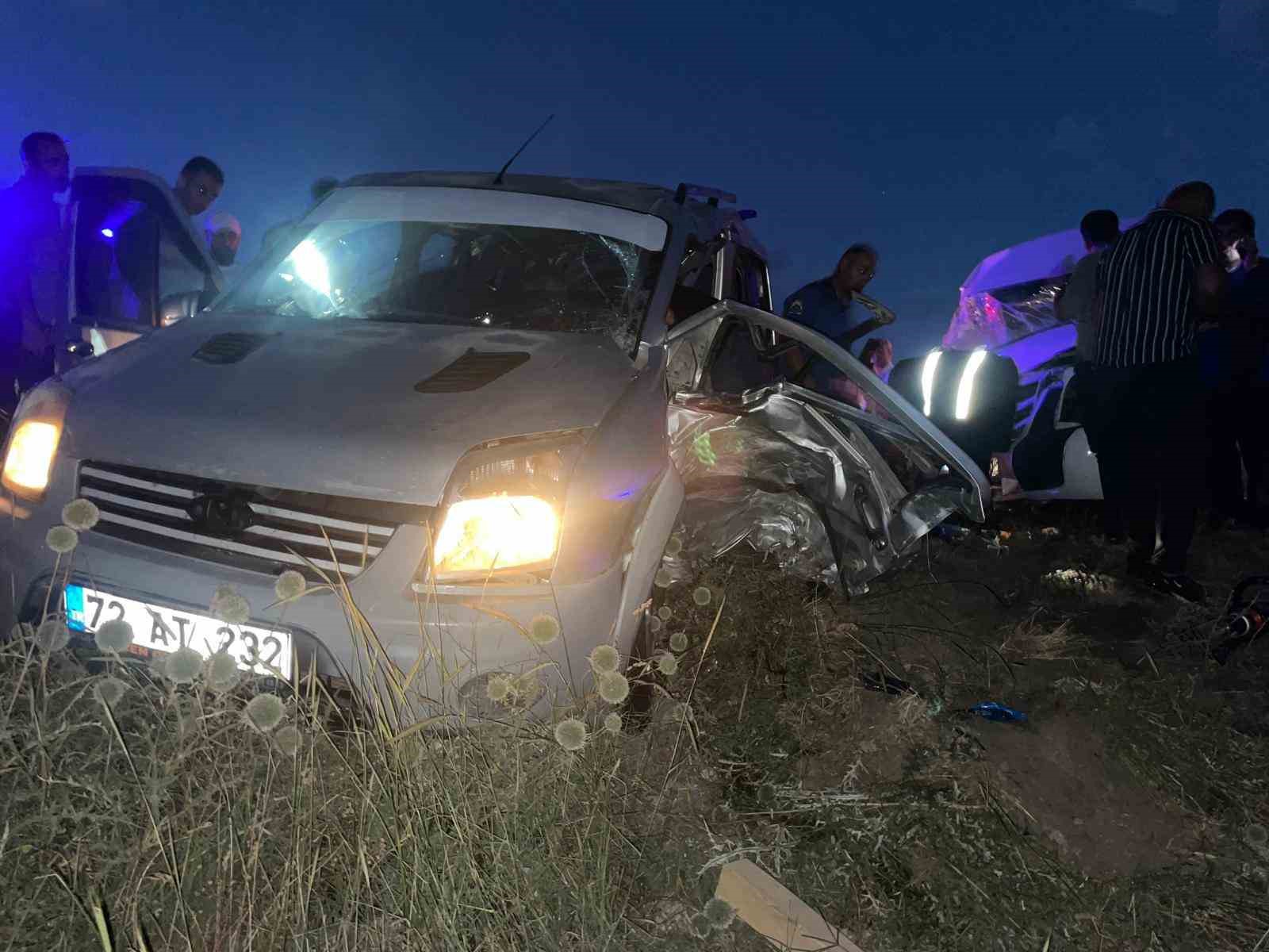 Bitlis’te trafik kazası: 6 aralı
