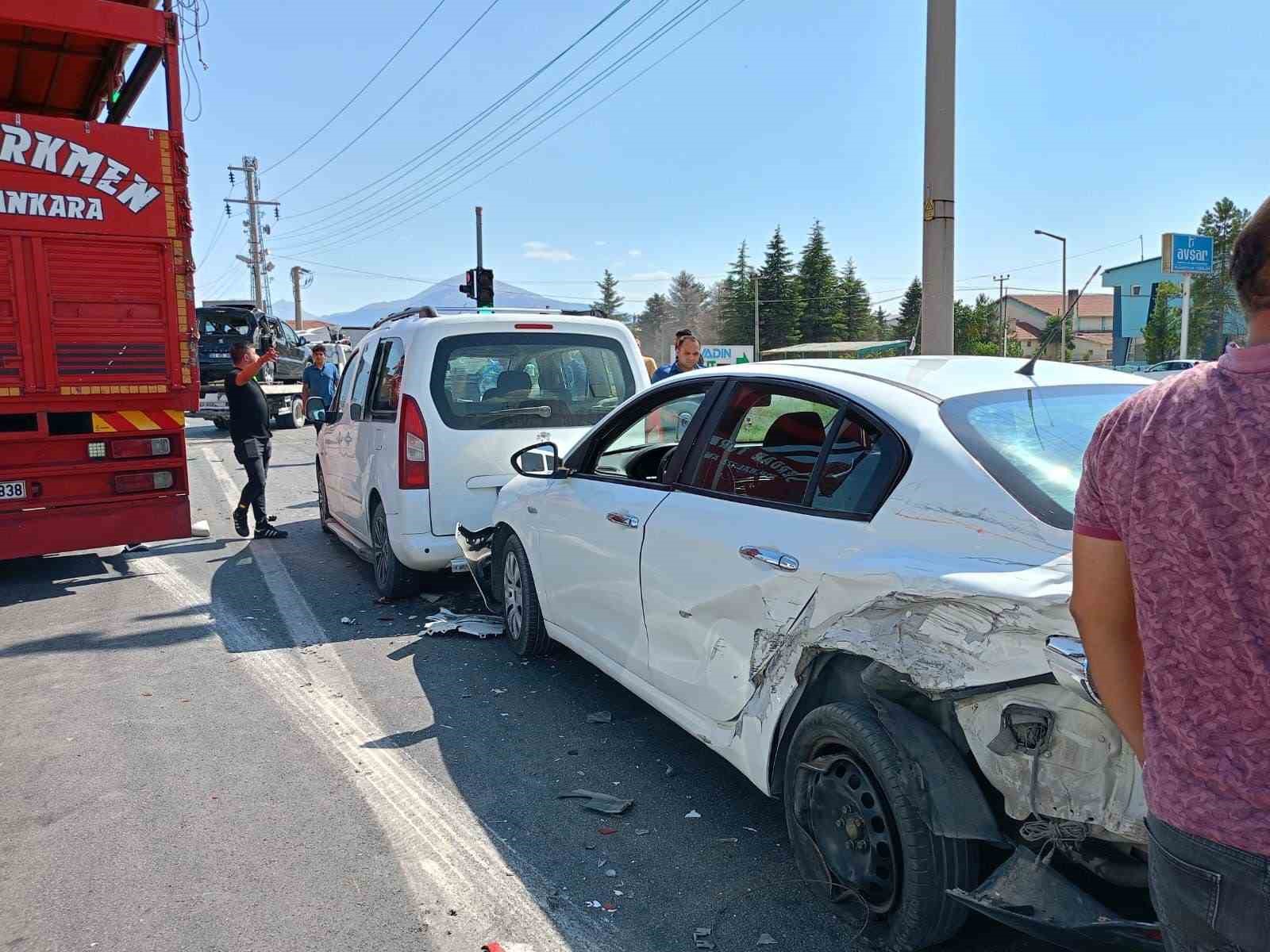 Afyonkarahisar’da zincirleme kaza: 5 yaralı
