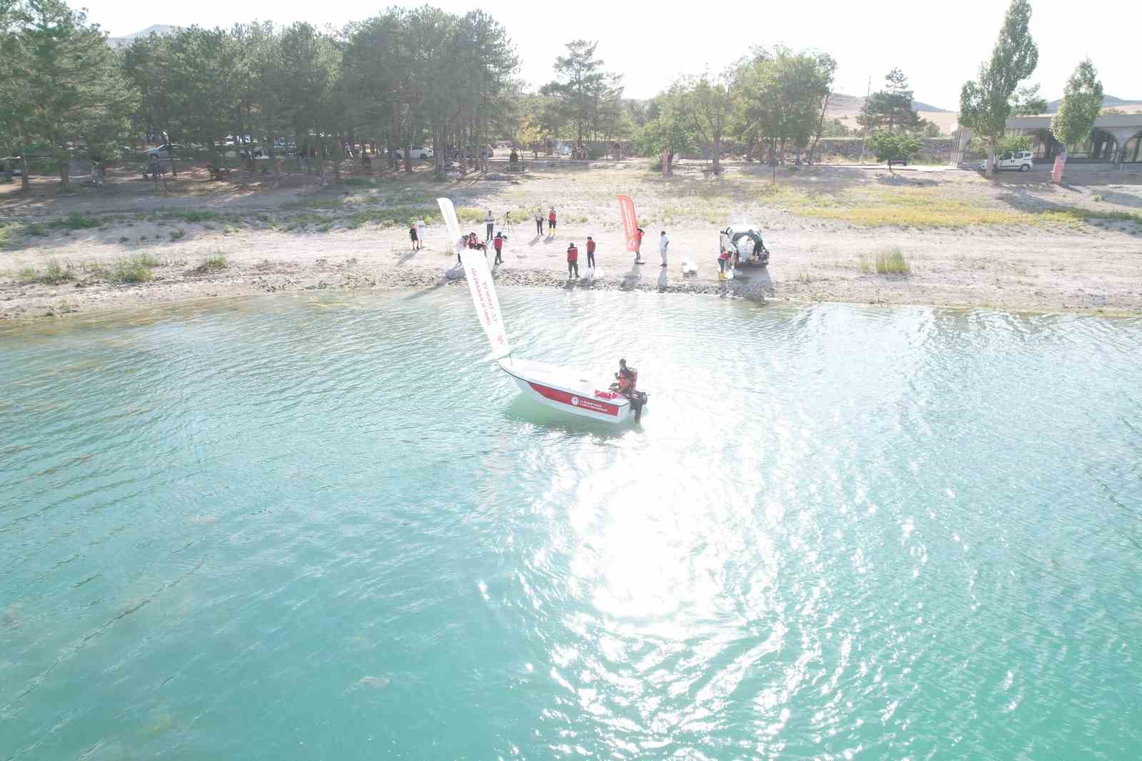 Damsa Barajı’na 350 bin yavru balık bırakıldı
