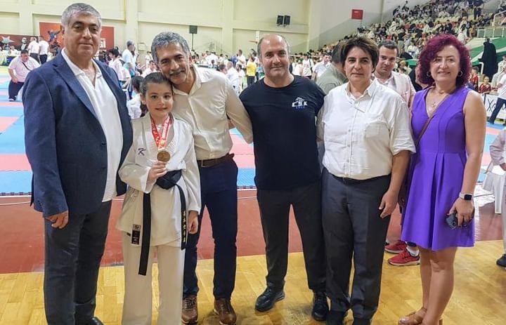 Eskişehirli minik sporcu uluslararası karate turnuvasında birincilik elde etti
