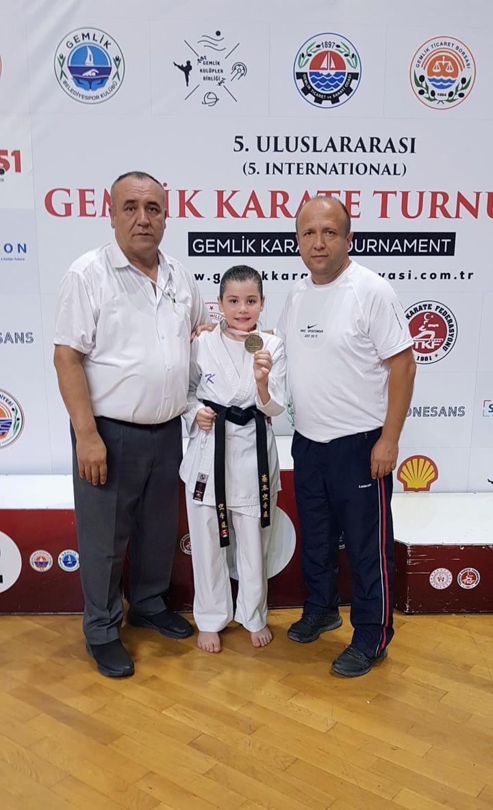 Eskişehirli minik sporcu uluslararası karate turnuvasında birincilik elde etti
