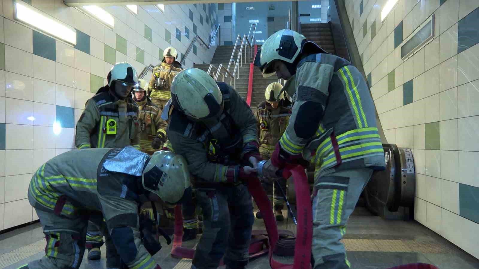 Ankara Büyükşehir Belediyesinin “Trende Yangın ve Yolcu Kurtarma Tatbikatı” gerçeğini aratmadı
