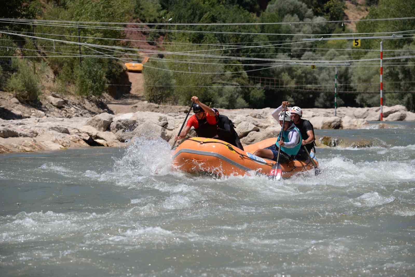 Tunceli’de, Rafting Türkiye Kulüpler Kupası düzenlendi
