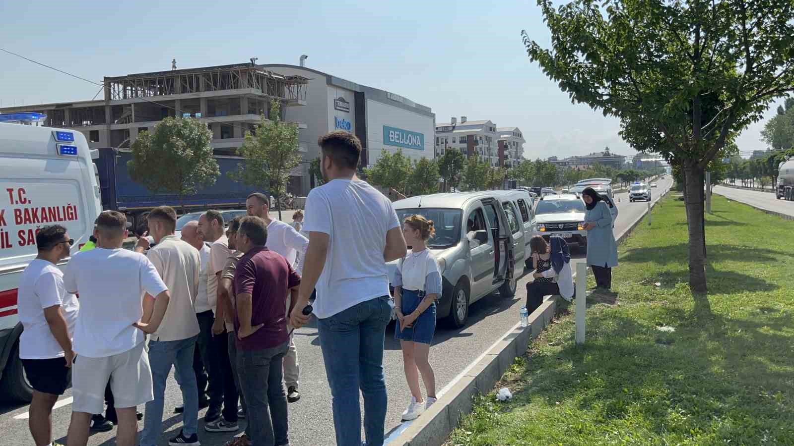 Düğün konvoyunda zincirleme kaza: 2 yaralı
