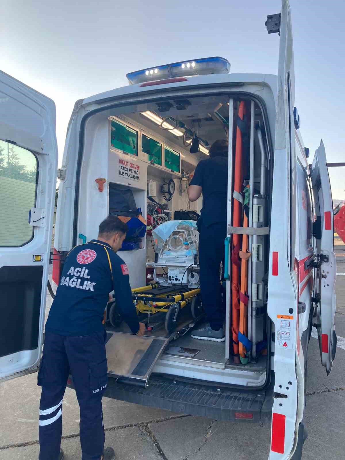 Bingöl’de yenidoğan bebek ambulans helikopterle Elazığ’a sevk edildi
