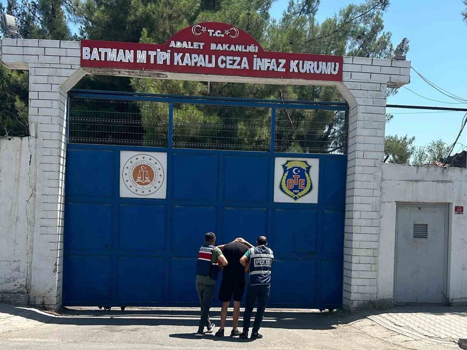 Siirt’te 15 yıl kesinleşmiş hapis cezası bulunan firari yakalandı
